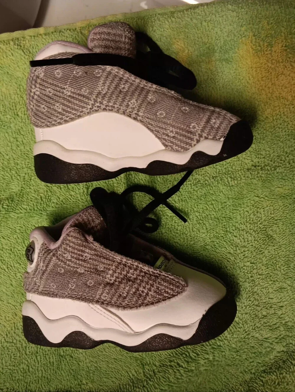 Sz. 4C Nike Air Jordan 13 Retro Houndstooth, Colorway Grey/White/Lilac!